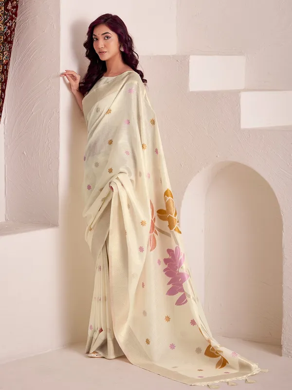 Ivory_Cream_Linen_Floral_Print_Saree_For_Women