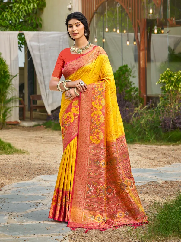 Yellow_Pochampalli_Silk_Ikat_Woven_Saree_For_Women
