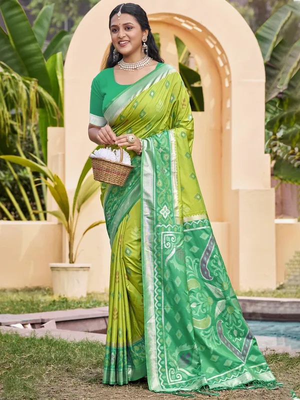 Light_Green_Pochampalli_Silk_Ikat_Woven_Saree_For_Women