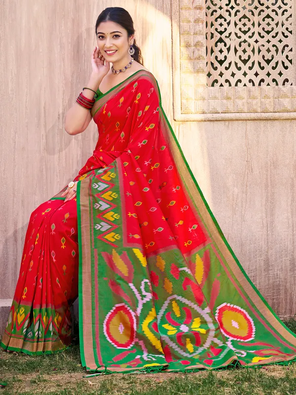 Red_Pochampalli_Silk_Ikkat_Woven_Saree_For_Women