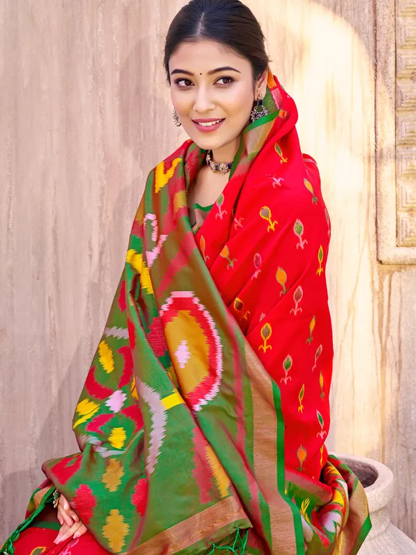 Red_Pochampalli_Silk_Ikkat_Woven_Saree_For_Women
