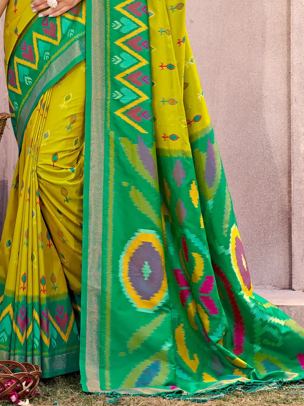 Olive_Green_Pochampalli_Silk_Ikat_Woven_Saree_For_Women