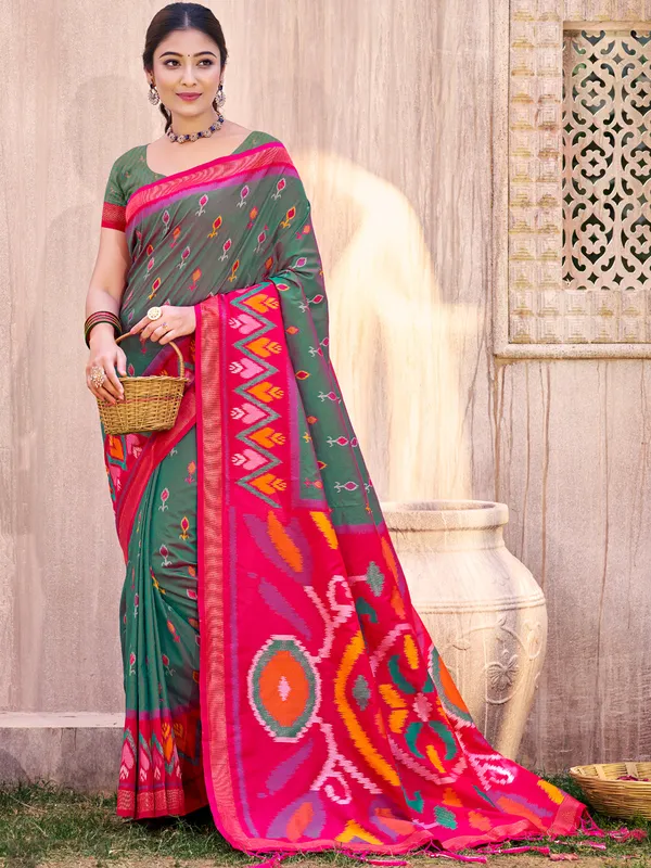 Grey_Pochampalli_Silk_Ikat_Woven_Saree_For_Women