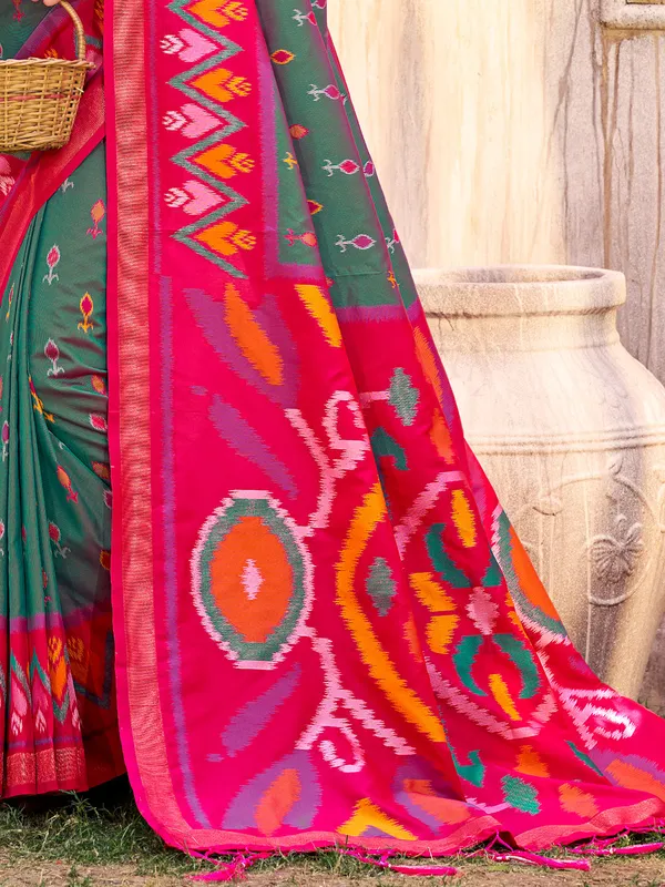 Grey_Pochampalli_Silk_Ikat_Woven_Saree_For_Women