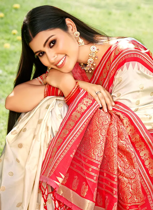 Cream_Banarasi_Silk_Golden_Zari_Floral_Jaal_Saree_For_Women