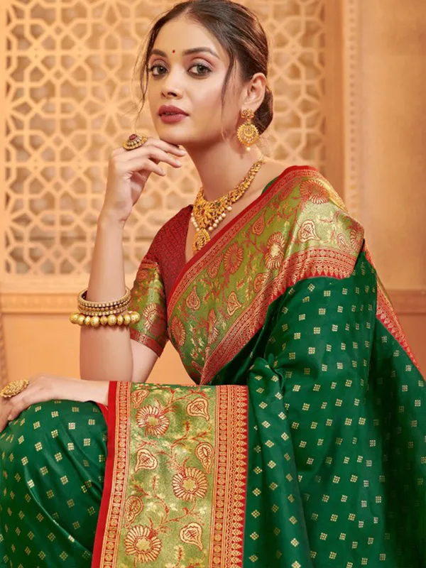 Dark_Green_Kanjivaram_Silk_Zari_Woven_Saree_For_Women