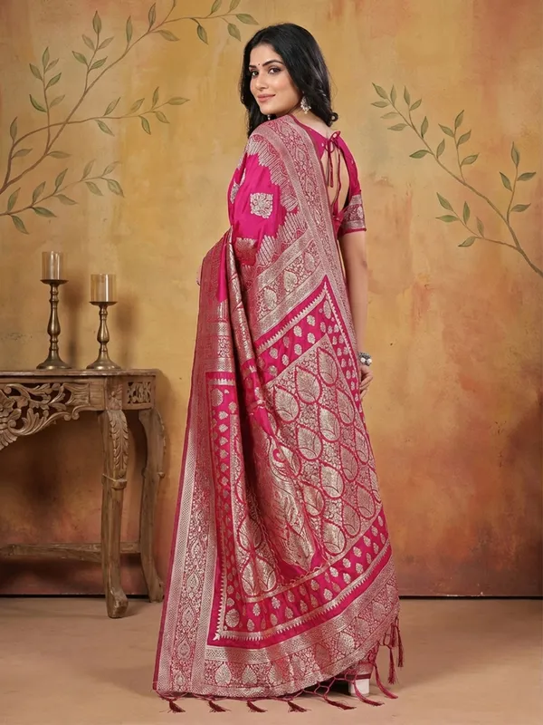 Rani_Pink_Silk_Zari_Woven_Heavy_Pallu_Saree_For_Women