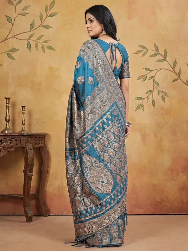 Teal_Blue_Silk_Zari_Woven_Heavy_Pallu_Saree_For_Women