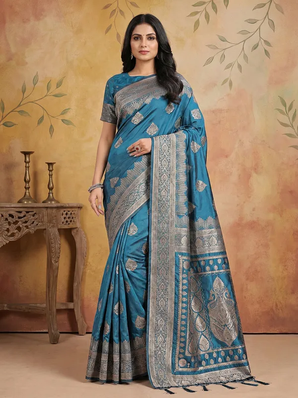 Teal_Blue_Silk_Zari_Woven_Heavy_Pallu_Saree_For_Women