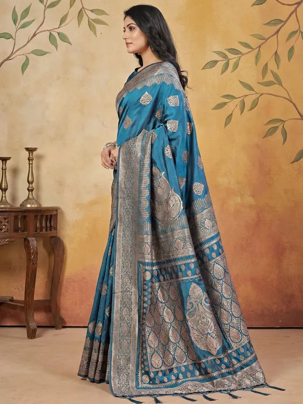 Teal_Blue_Silk_Zari_Woven_Heavy_Pallu_Saree_For_Women