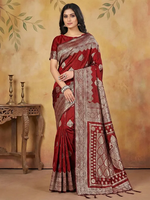 Maroon_Silk_Zari_Woven_Heavy_Pallu_Saree_For_Women