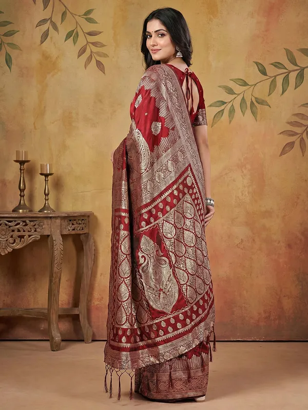 Maroon_Silk_Zari_Woven_Heavy_Pallu_Saree_For_Women