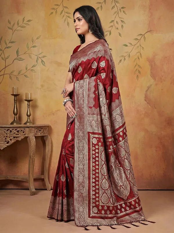 Maroon_Silk_Zari_Woven_Heavy_Pallu_Saree_For_Women