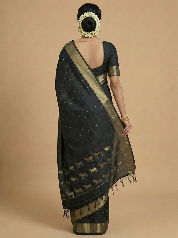 Black_Gold_Soft_Silk_Zari_Horse_Motif_Woven_Saree_For_Women