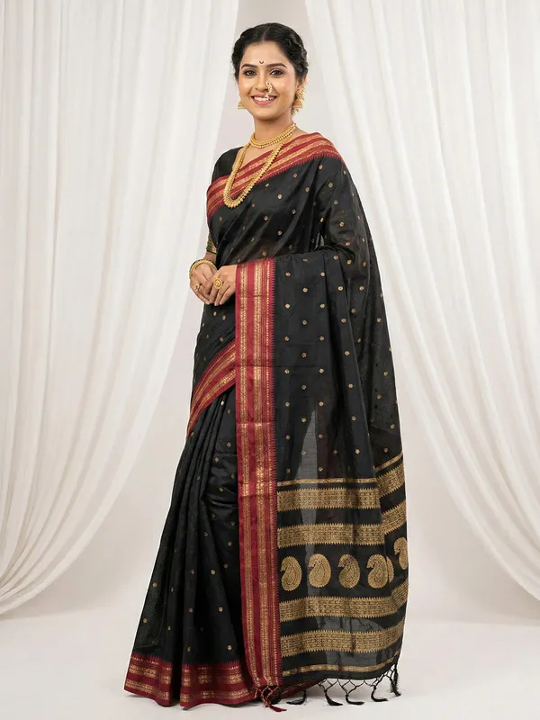Black_Soft_Silk_Magenta_Gold_Zari_Border_Saree_For_Women