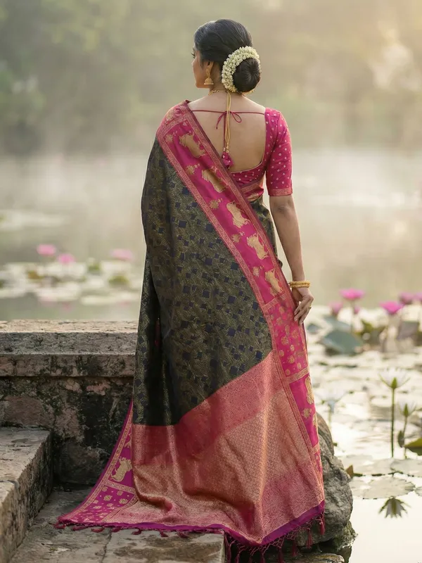 Black_Soft_Silk_Pink_Nandi_Zari_Temple_Border_Saree_For_Women