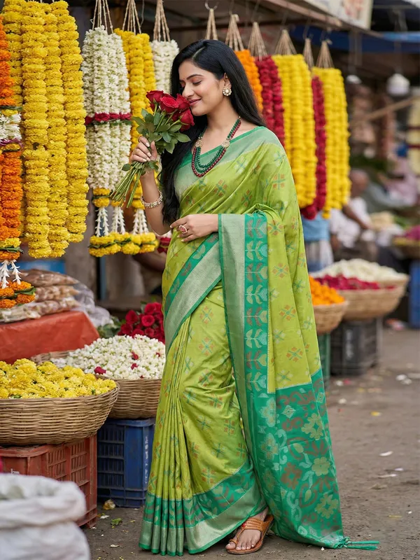 Light_Green_Pochampalli_Soft_Silk_Ikat_Woven_Saree_For_Women