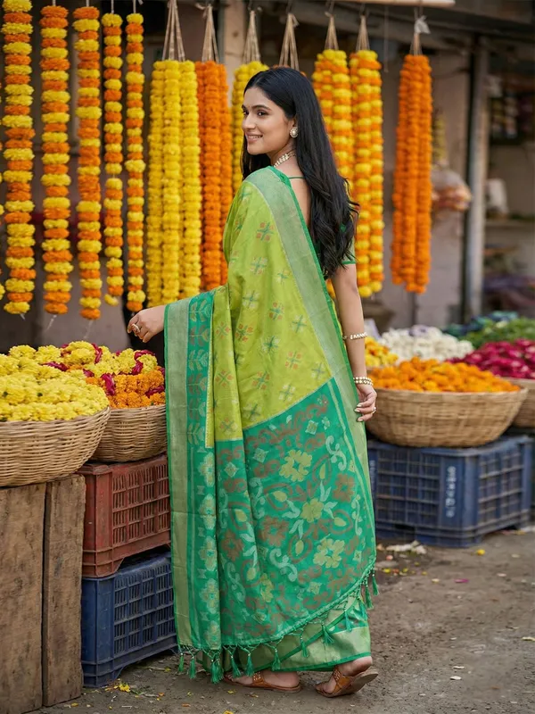Light_Green_Pochampalli_Soft_Silk_Ikat_Woven_Saree_For_Women