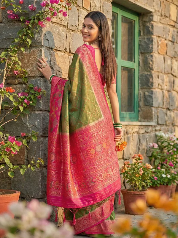 Green_Pochampalli_Silk_Ikat_Woven_Festive_Saree_For_Women
