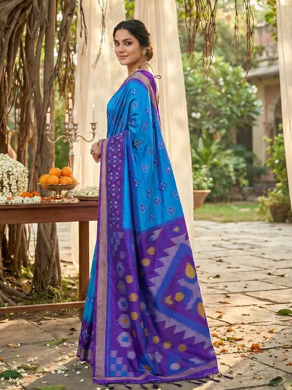 Blue_Pochampalli_Silk_Ikkat_Woven_Saree_For_Women