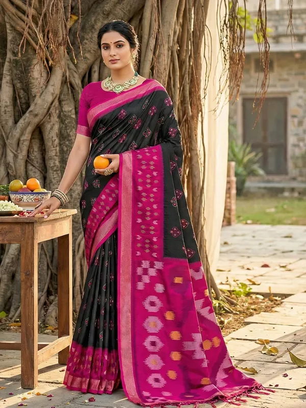 Black_Pochampalli_Silk_Ikat_Woven_Contrast_Border_Saree_For_Women