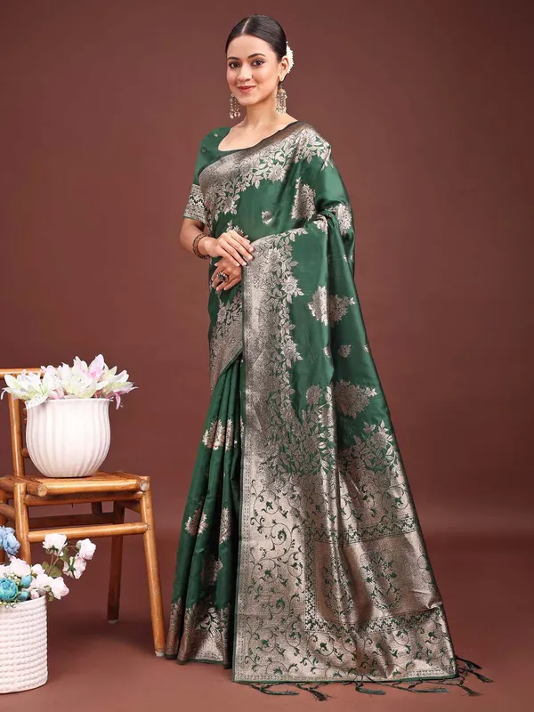 Emerald_Green_Soft_Silk_Silver_Zari_Woven_Saree_For_Women