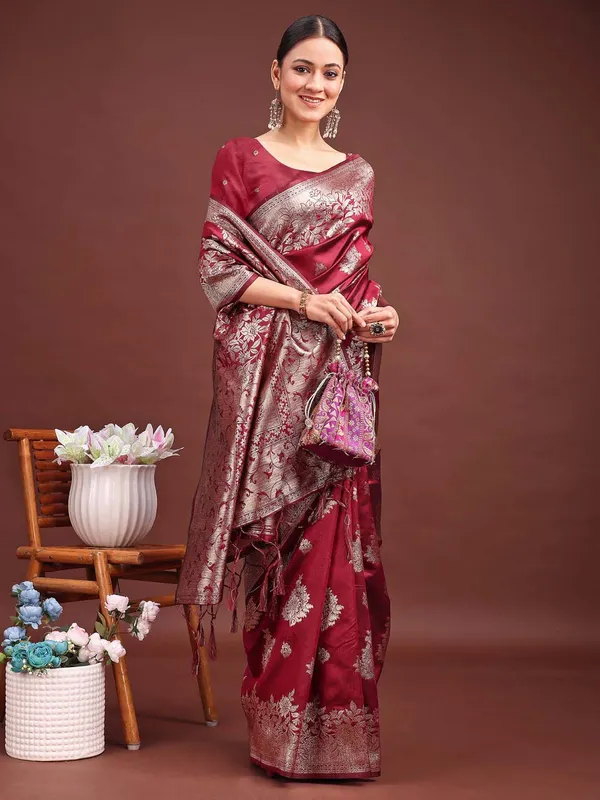 Maroon_Soft_Silk_Silver_Zari_Floral_Woven_Saree_For_Women