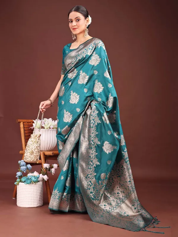 Peacock_Green_Soft_Silk_Silver_Zari_Jaal_Saree_For_Women