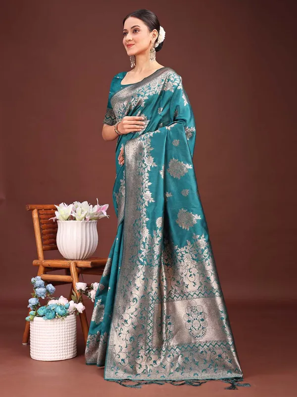 Peacock_Green_Soft_Silk_Silver_Zari_Jaal_Saree_For_Women