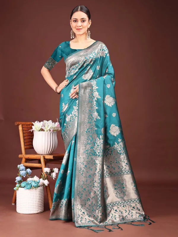 Peacock_Green_Soft_Silk_Silver_Zari_Jaal_Saree_For_Women