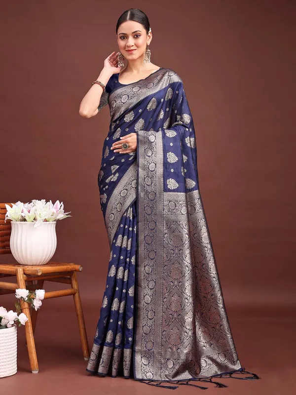 Deep_Navy_Blue_Soft_Silk_Silver_Zari_Pallu_Saree_For_Women