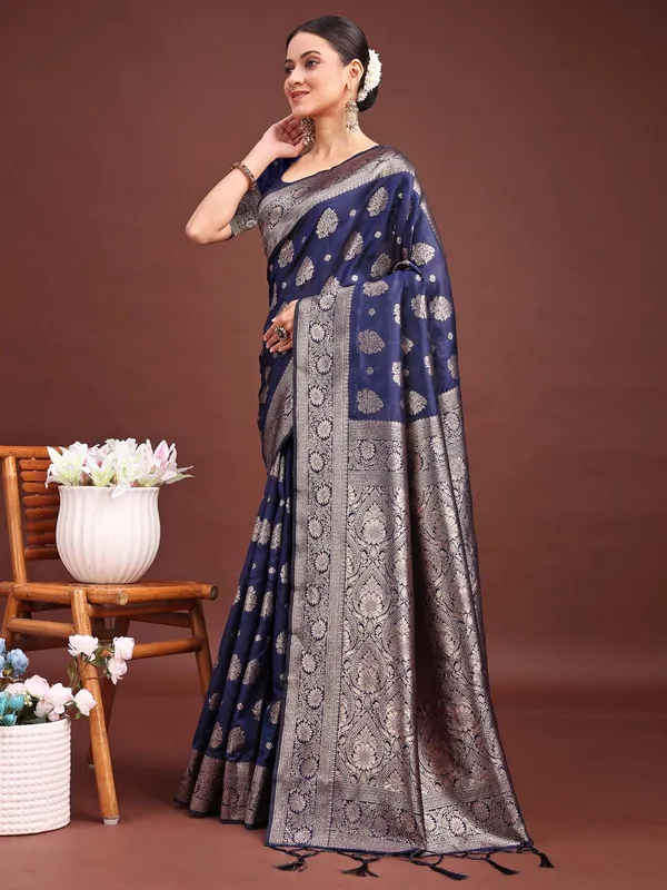 Deep_Navy_Blue_Soft_Silk_Silver_Zari_Pallu_Saree_For_Women