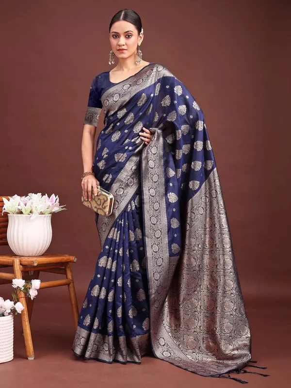 Deep_Navy_Blue_Soft_Silk_Silver_Zari_Pallu_Saree_For_Women
