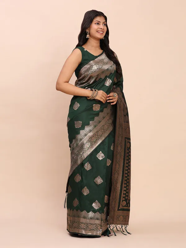 Bottle_Green_Silk_Zari_Woven_Heavy_Pallu_Saree_For_Women