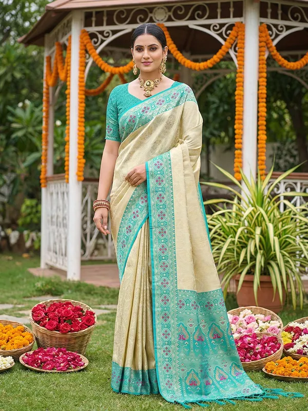 Cream_Turquoise_Kanjivaram_Soft_Silk_Zari_Border_Paisley_Pallu_Saree_For_Women