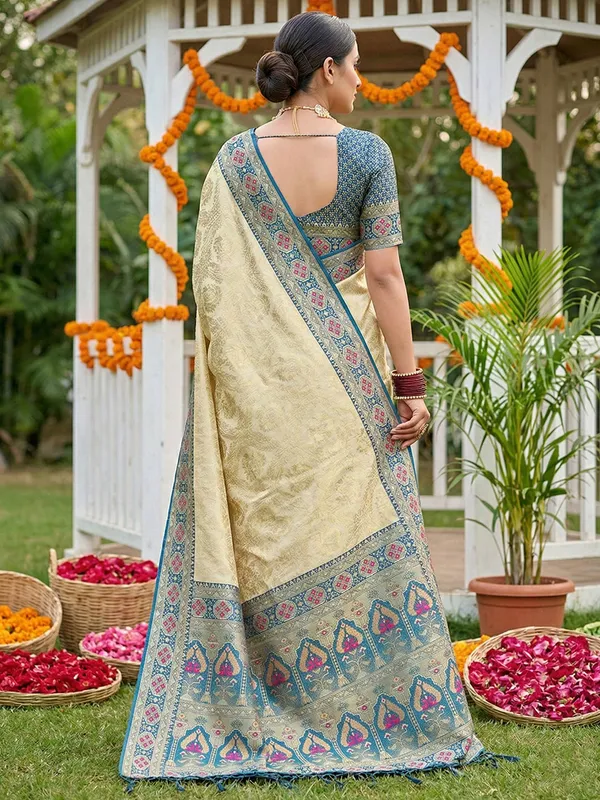 Cream_Teal_Kanjivaram_Soft_Silk_Zari_Border_Paisley_Pallu_Saree_For_Women