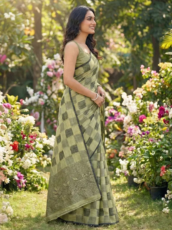 Olive_Green_Black_Checkered_Linen_Blend_Floral_Pallu_Saree_For_Women