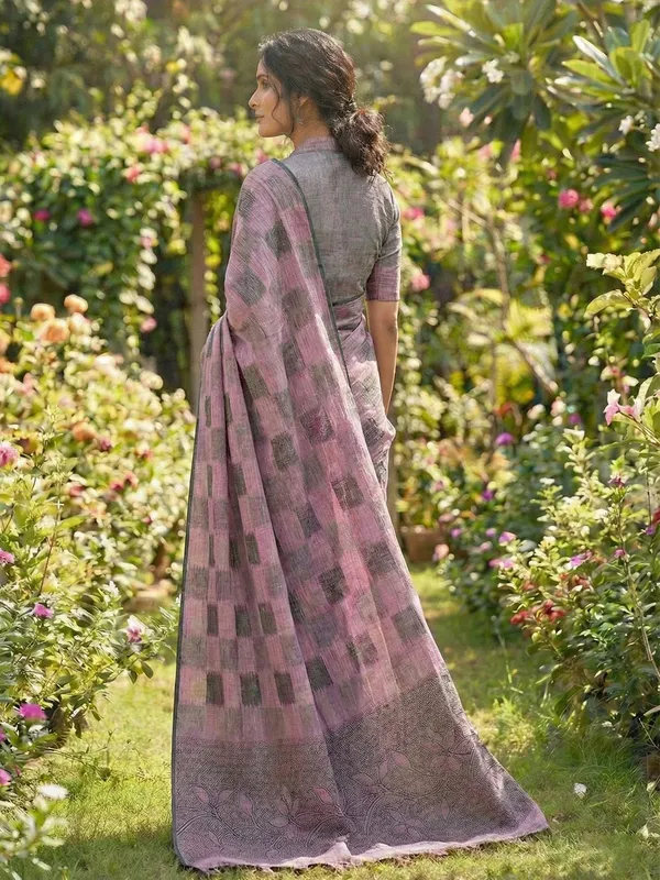 Mauve_Black_Linen_Checkered_Floral_Pallu_Saree_For_Women