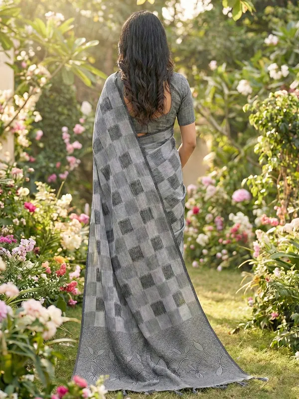 Grey_Black_Linen_Blend_Checkered_Floral_Pallu_Saree_For_Women