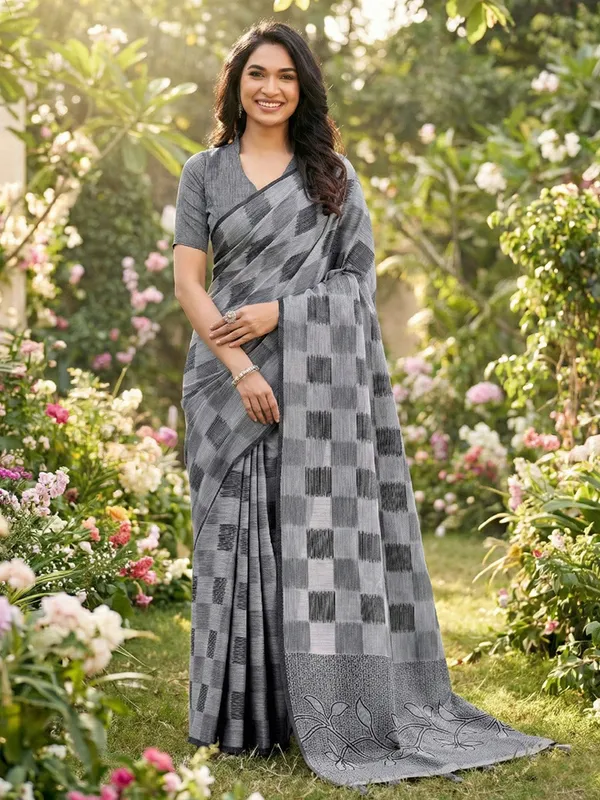 Grey_Black_Linen_Blend_Checkered_Floral_Pallu_Saree_For_Women