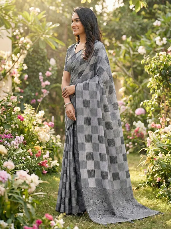 Grey_Black_Linen_Blend_Checkered_Floral_Pallu_Saree_For_Women