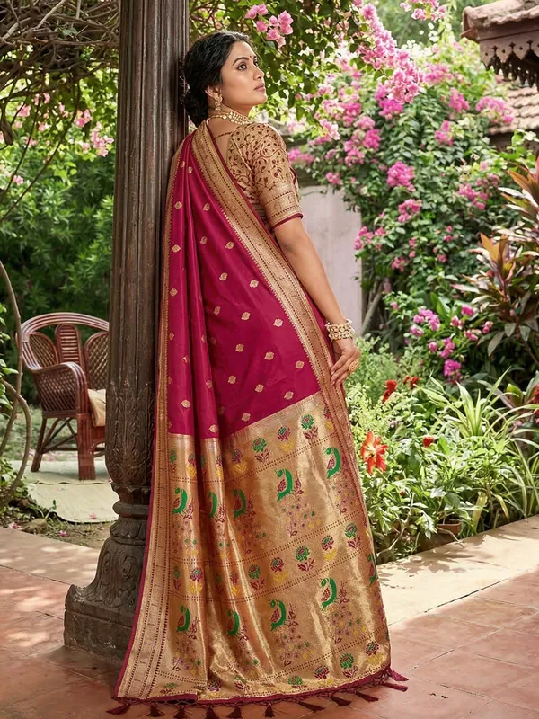Magenta_Paithani_Soft_Silk_Woven_Festive_Saree_For_Women