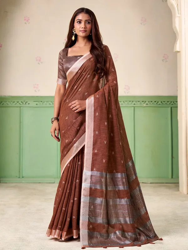 Coffee_Brown_Linen_Silver_Zari_Woven_Saree_For_Women
