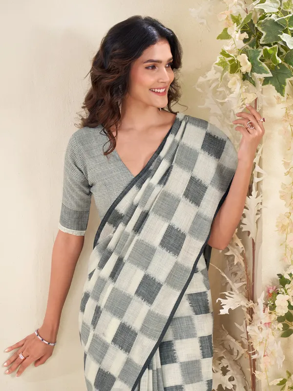 Sage_Green_Grey_Linen_Checked_Floral_Pallu_Saree_For_Women