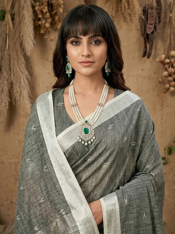 Grey_Linen_Silver_Zari_Woven_Saree_For_Women