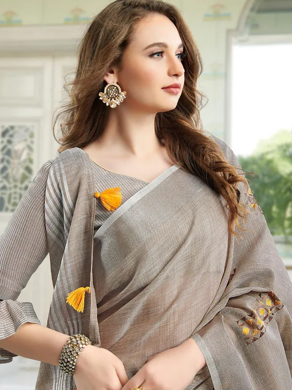 Brown_Linen_Floral_Embroidery_Border_Tassel_Saree_For_Women