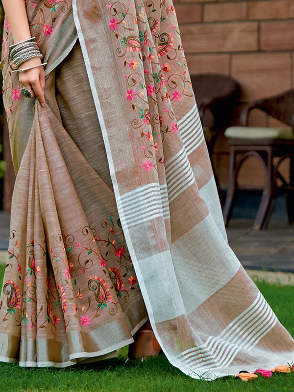 Beige_Linen_Embroidered_Tassel_Pallu_Saree_For_Women