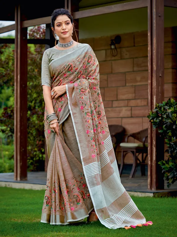 Beige_Linen_Embroidered_Tassel_Pallu_Saree_For_Women