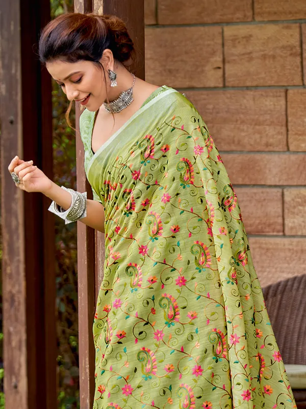 Multicolor_Linen_Embroidered_Tassel_Pallu_Saree_For_Women