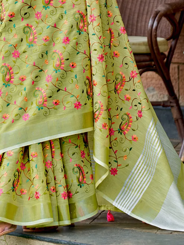 Multicolor_Linen_Embroidered_Tassel_Pallu_Saree_For_Women
